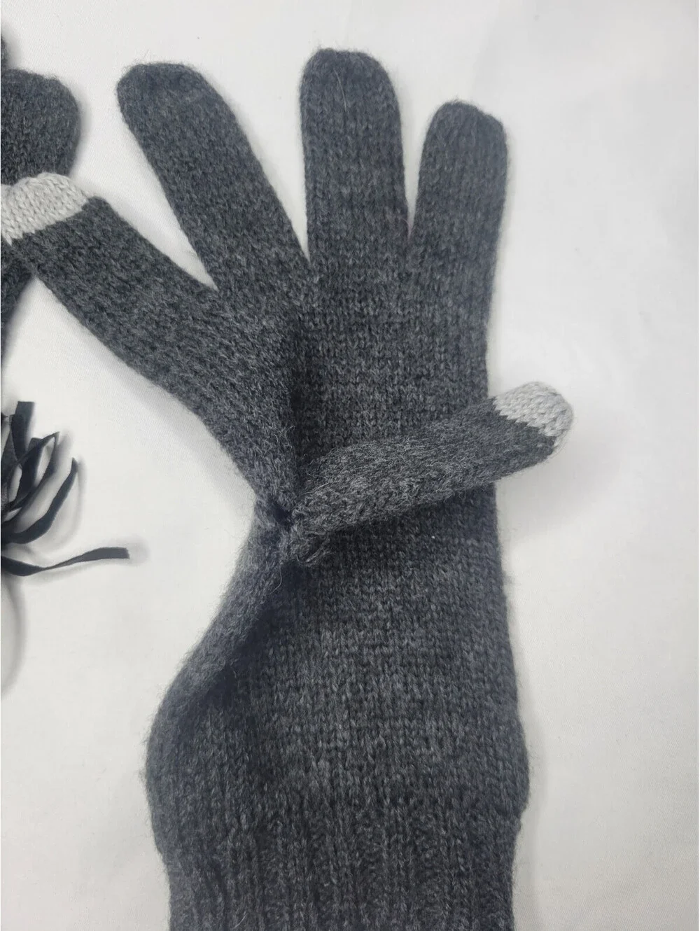 Michael Kors Tech Friendly Tassel Gloves Mittens Dark Grey Gray O/S   ***READ***